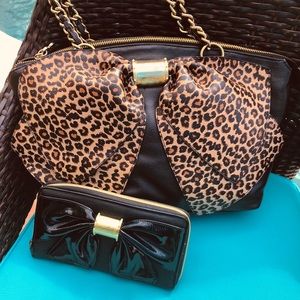 Betsey Johnson Handbag cheetah bow/black wallet